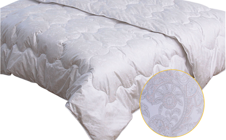 银粉色印花被子 